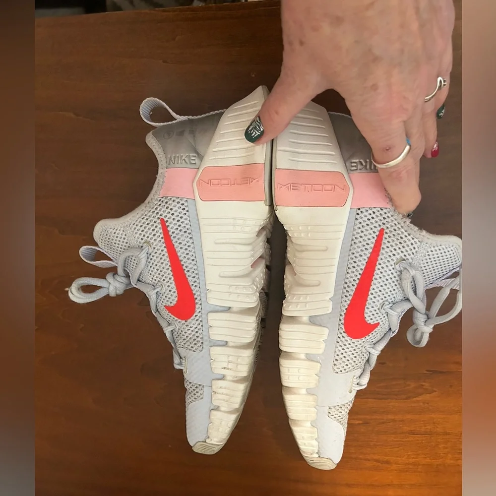 women’s Nike free metcon 3 grey/ crimson size 8 - Picture 4 of 15